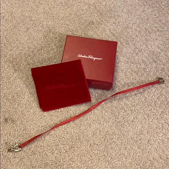 Ferragamo red leather bracelet - Picture 5 of 5